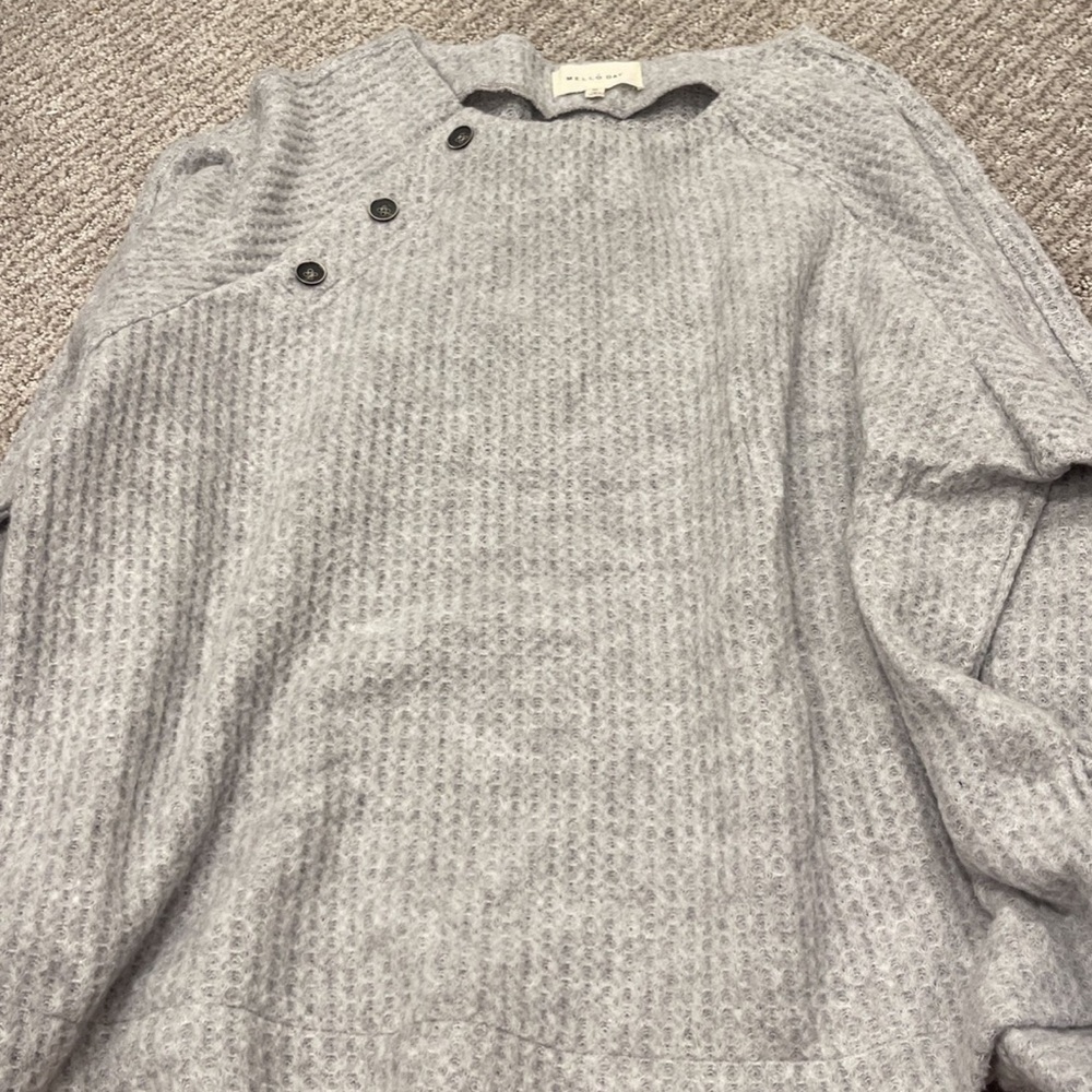 MelloDay sweater
Womens Size Medium